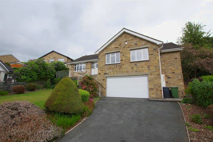 4 Bedroom Detached House To Rent In Lightridge Close, Fixby, Huddersfield, HD2