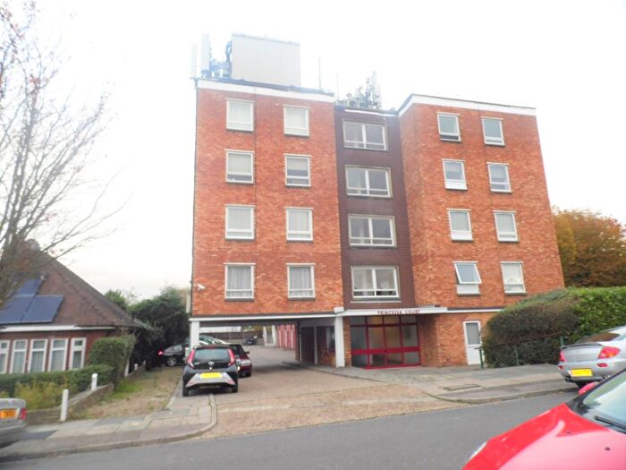 1 Bedroom Flat To Rent In Princessa Court Uvedale Road, Enfield, Greater London, EN2