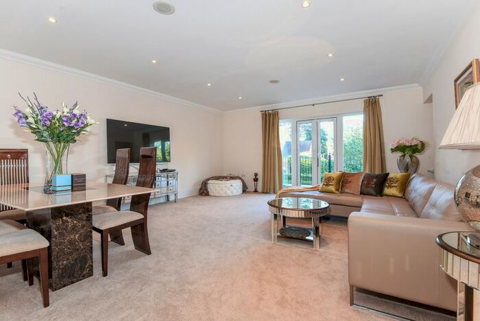 2 Bedroom Flat To Rent In Cross Road, Sunningdale, Ascot, SL5