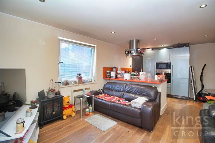 2 Bedroom Flat For Sale In Chapman Courtyard, Turners Hill, Cheshunt, Waltham Cross, EN8