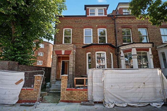 3 Bedroom Flat To Rent In Gloucester Drive, London, N4