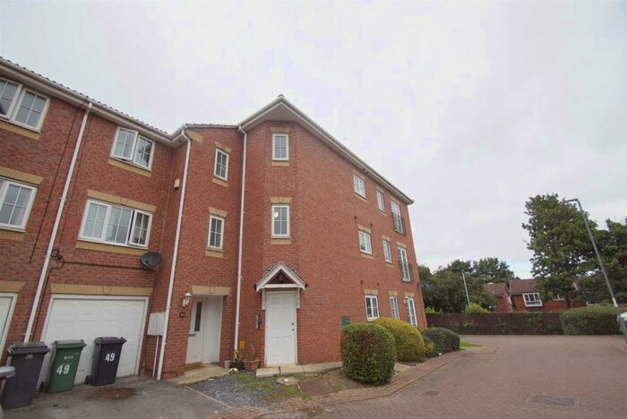 2 Bedroom Flat To Rent In Kensington Way, Leeds, LS10