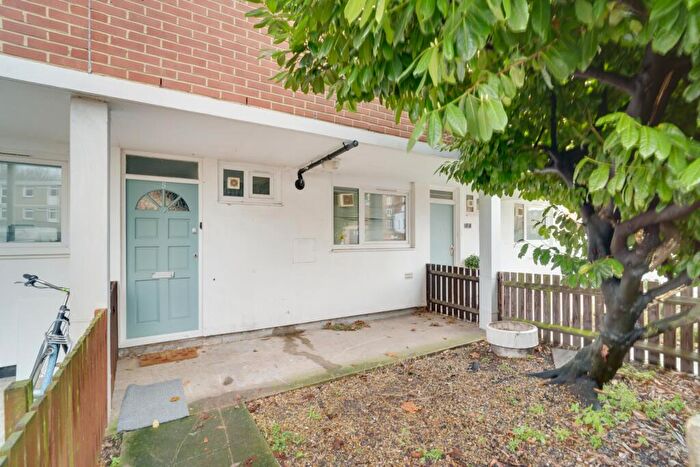 3 Bedroom House For Sale In Blomfield Court, Westbridge Road, Wandsworth, SW11