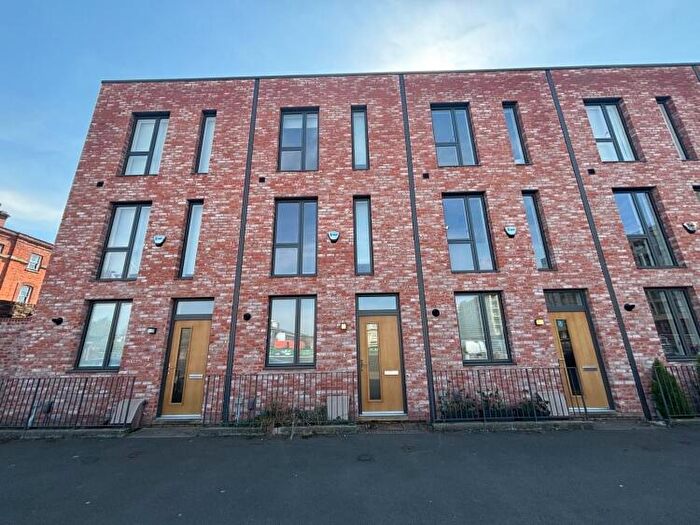 3 Bedroom Town House To Rent In Valette Square, Cleminson Street Salford, M3