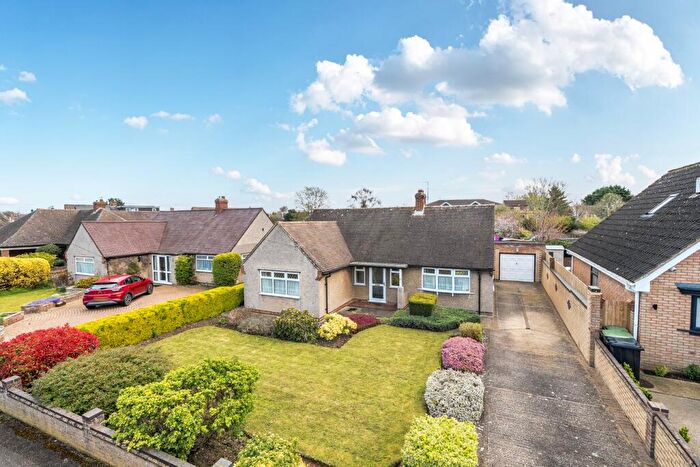 2 Bedroom Bungalow For Sale In Castles Close, Stotfold, SG5