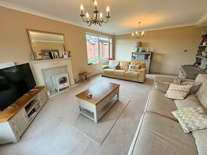2 Bedroom Flat For Sale In Coppice Close, Dove House Lane, Solihull, B91