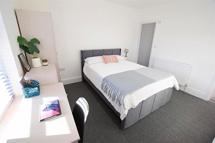 2 Bedroom Terraced House To Rent In Peel Street - Student House - /, LN5