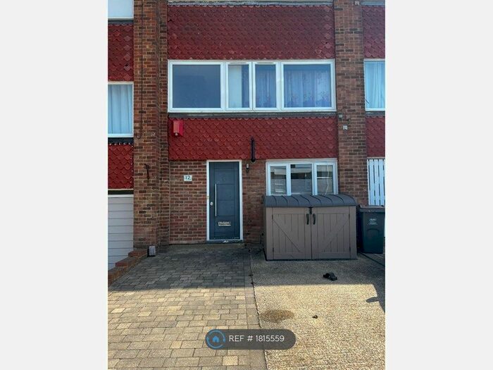 4 Bedroom Terraced House To Rent In Fox Close, Orpington, BR6