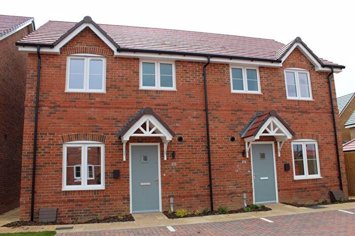 2 Bedroom Semi-Detached House To Rent In Bed House With En-suite, OX11
