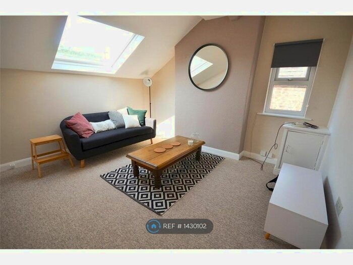1 Bedroom Flat To Rent In Central Road, Manchester, M20