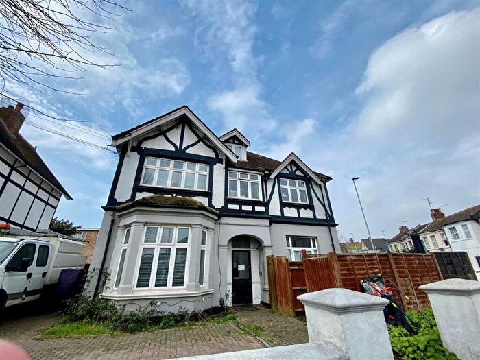 1 Bedroom Flat To Rent In Oxford Road, Worthing, BN11