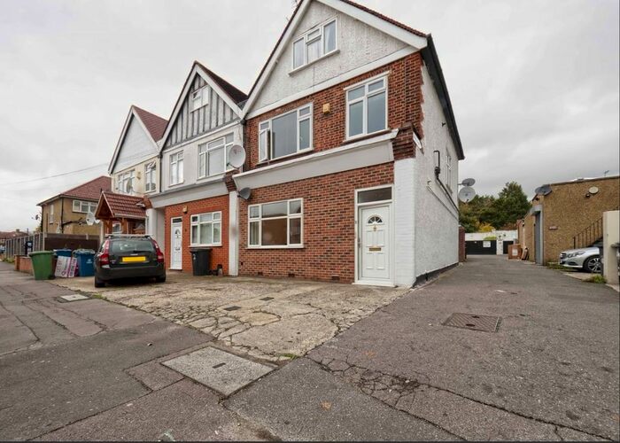 3 Bedroom Maisonette To Rent In Canada Park Parade, Columbia Avenue, Edgware, Greater London, HA8