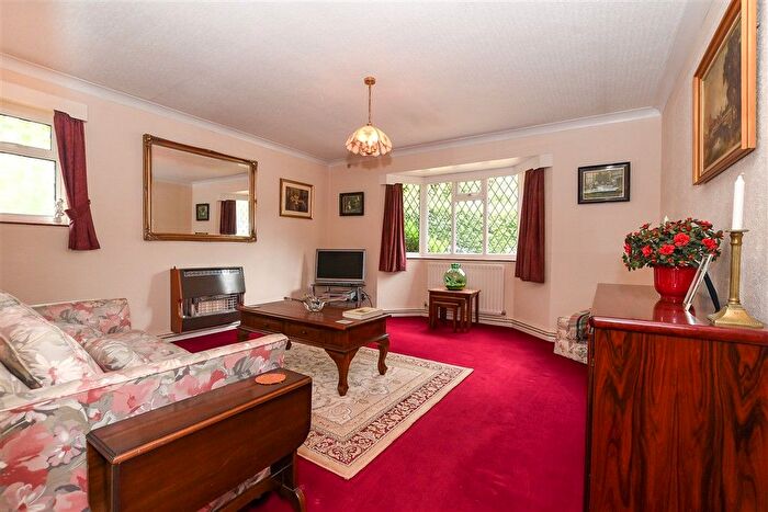 3 Bedroom Chalet For Sale In Woodhurst Park, Oxted, Surrey, RH8