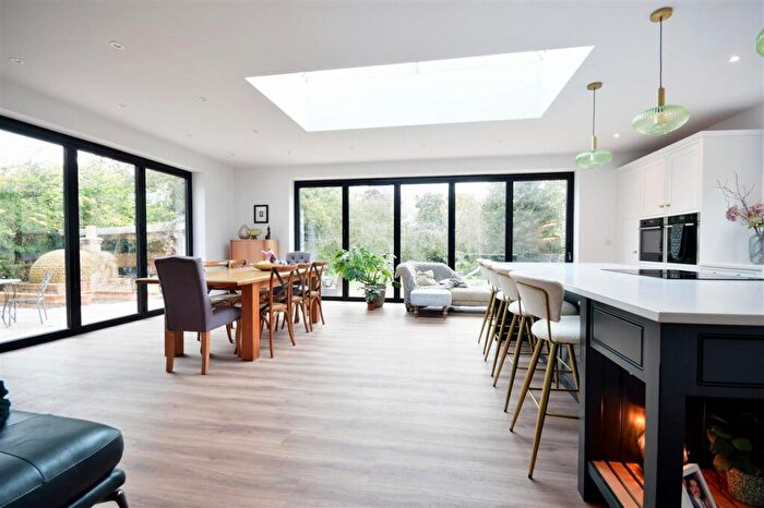 5 Bedroom Detached House For Sale In Ladywell Lane, CM2