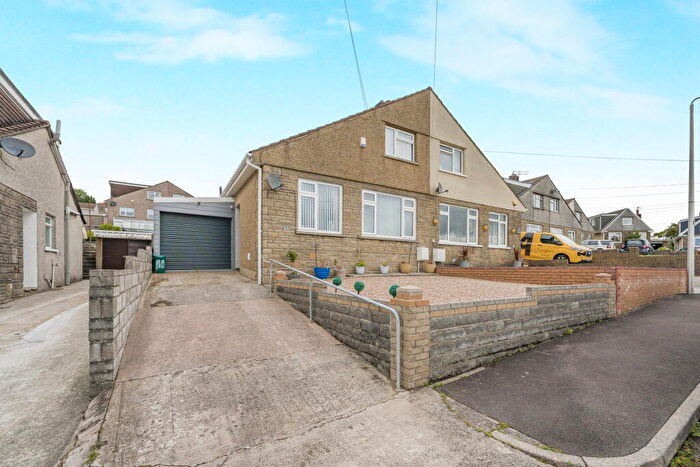 3 Bedroom Semi-Detached Bungalow For Sale In Hillcrest, Brynna, Pontyclun, CF72