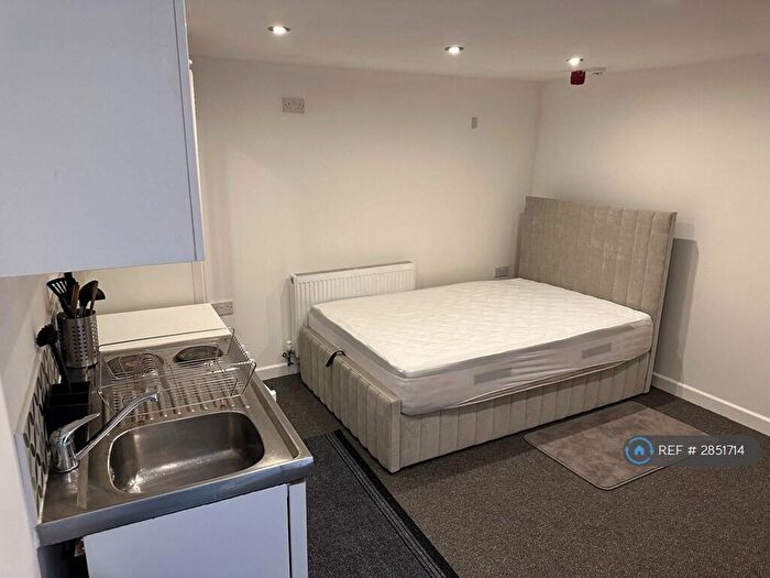 Studio To Rent In Fishponds Rd, Bristol, BS5