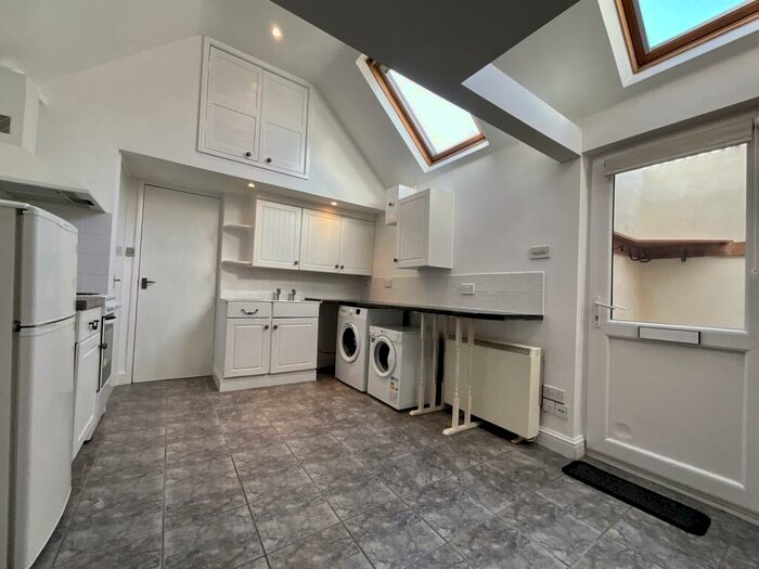 Apartment To Rent In Broadway, Didcot, Oxfordshire, OX11