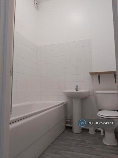 2 Bedroom Flat To Rent In Mare Street, London, E8