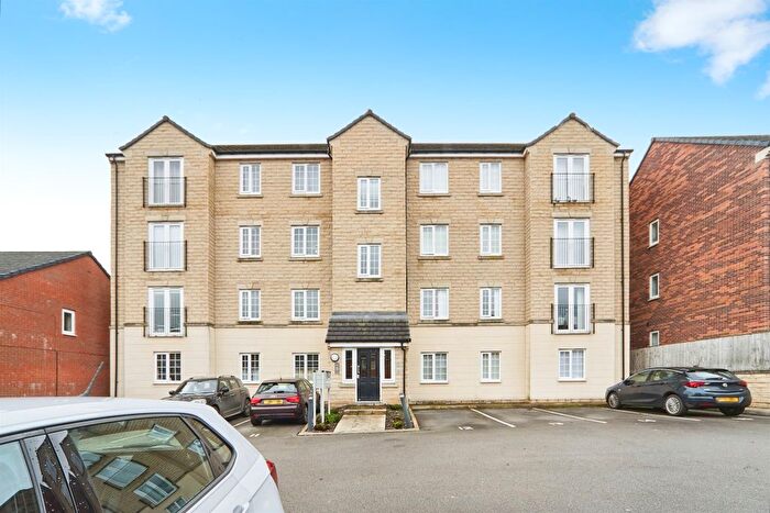 2 Bedroom Flat For Sale In Plantation Drive, Bradford, BD9