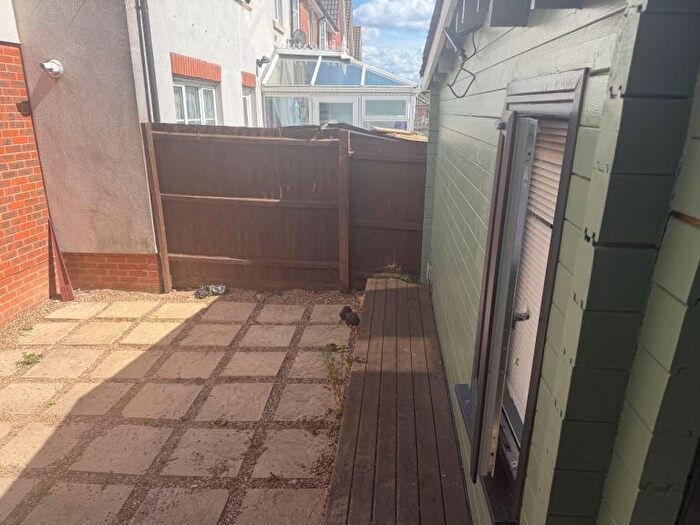 1 Bedroom Flat To Rent In Waterside Close, London, London, SE28