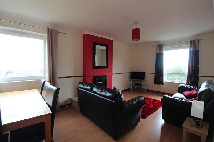 2 Bedroom Flat To Rent In Laburnum Walk, Top Floor, AB16