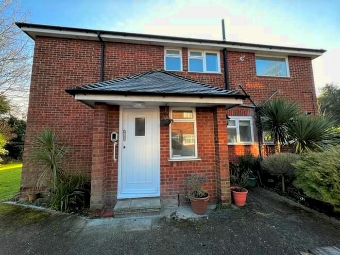 2 Bedroom Maisonette To Rent In Sterling Avenue, Edgware HA8