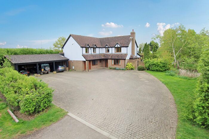 4 Bedroom Farmhouse For Sale In St. Neots Road, Bolnhurst, MK44