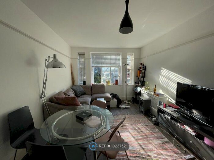 Studio To Rent In Howitt Rd, London, NW3