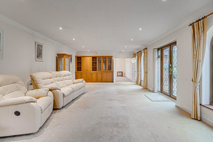 3 Bedroom Detached Bungalow For Sale In Downer Road, Benfleet, SS7