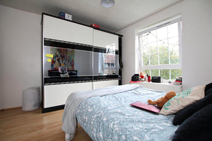 3 Bedroom Apartment To Rent In Kennington Park Place, London, SE11