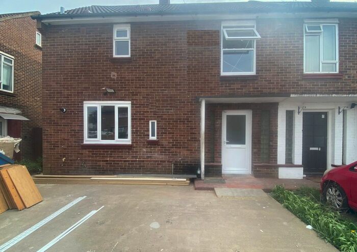 3 Bedroom End Of Terrace House To Rent In Chatsworth Road, Yeading, Hayes, UB4