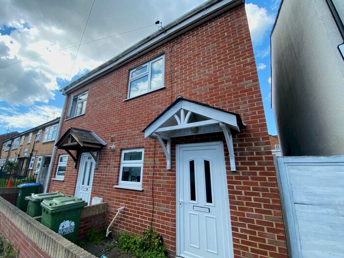 2 Bedroom House To Rent In Hartington Road, SO14