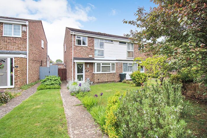 3 Bedroom Semi-detached House For Sale In Grenidge Way, Oakley, MK43