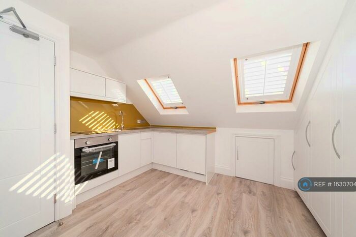 Studio To Rent In Beckford Road, London, CR0