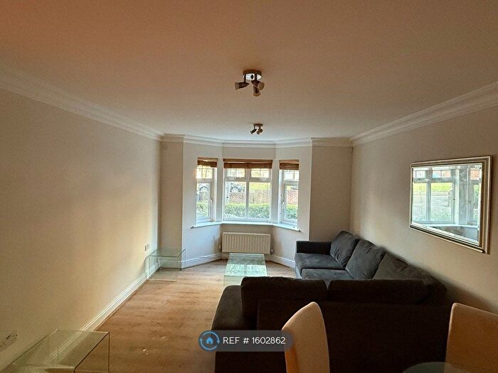 2 Bedroom Flat To Rent In Albion Road, Sutton, SM2