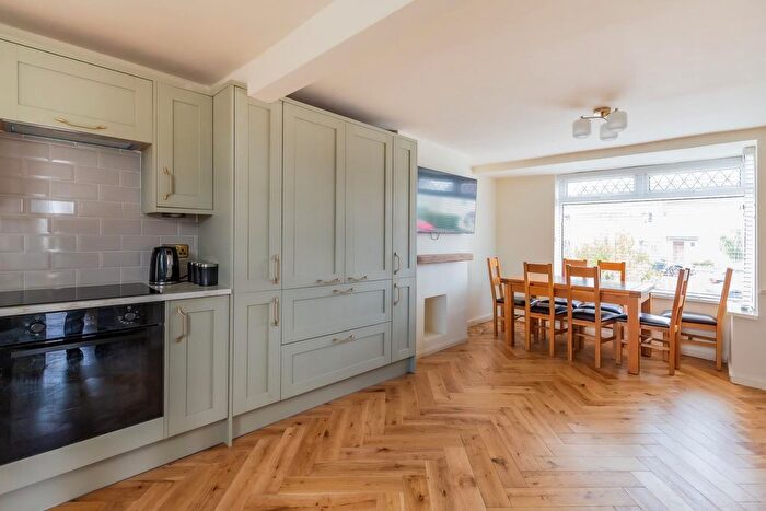 3 Bedroom Property For Sale In Laburnum Way, Penarth, CF64