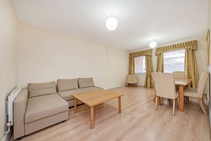 1 Bedroom Flat To Rent In Wells Street, Fitzrovia, London, W1T
