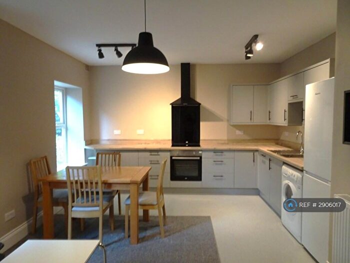 3 Bedroom Flat To Rent In Richmond Grove, Manchester, M13