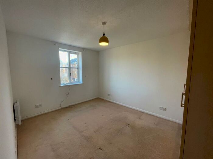 2 Bedroom Flat To Rent In Timber Court, Grays, RM17