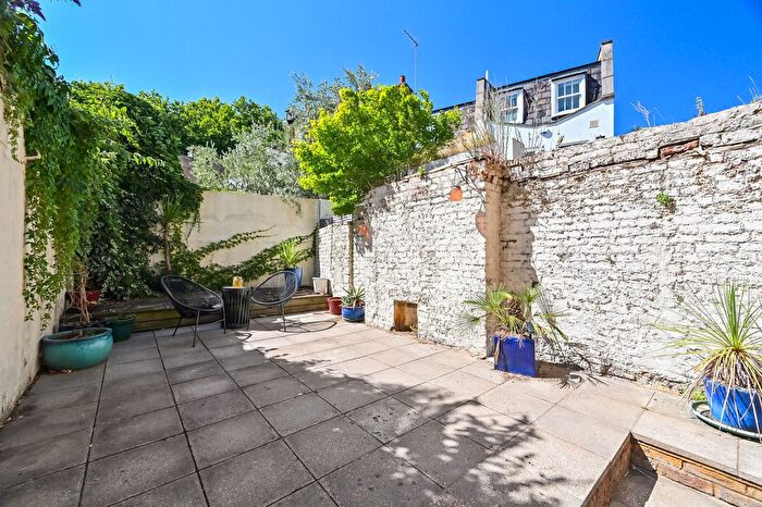 3 Bedroom Flat For Sale In Liverpool Road, Barnsbury, London, N1