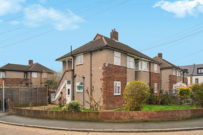 2 Bedroom Maisonette For Sale In Byards Croft, London, SW16