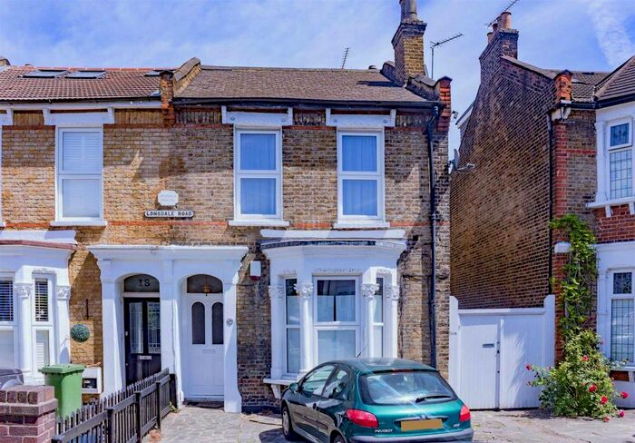 2 Bedroom Flat To Rent In Lonsdale Road, Wanstead, E11