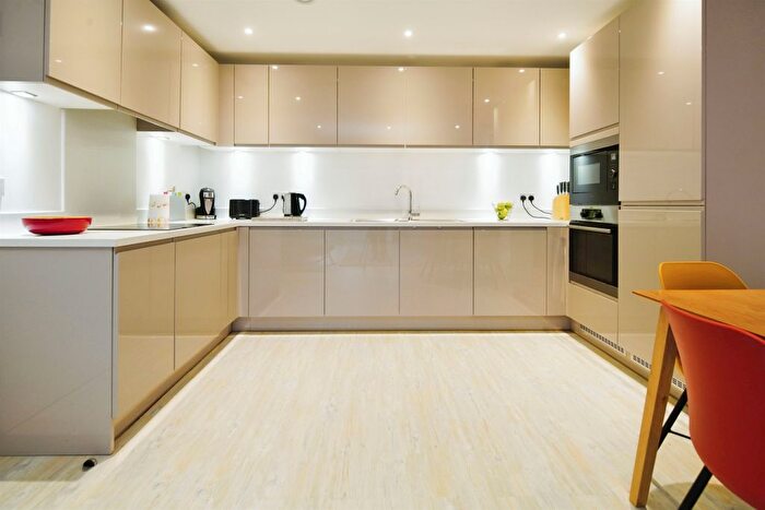 2 Bedroom Flat For Sale In Goldstone Lane, Hove, BN3