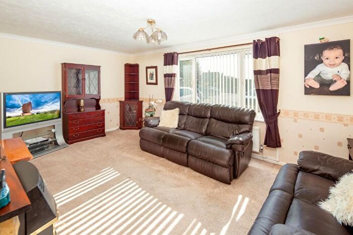 3 Bedroom End Of Terrace House For Sale In Graham Road, Bicester, Oxfordshire, OX26