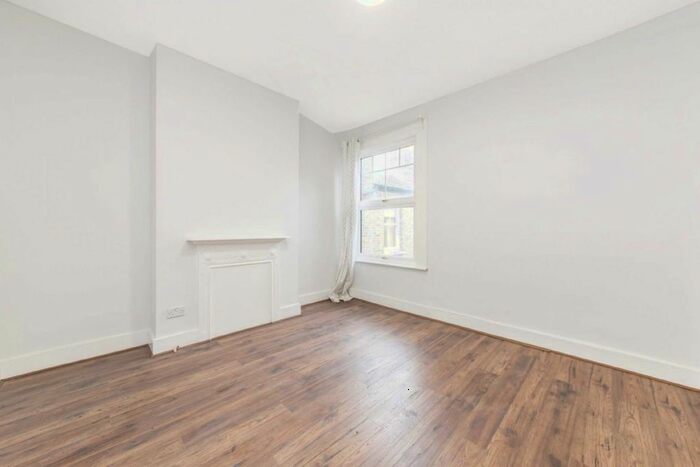 4 Bedroom Flat To Rent In Wheatlands Road, London, SW17