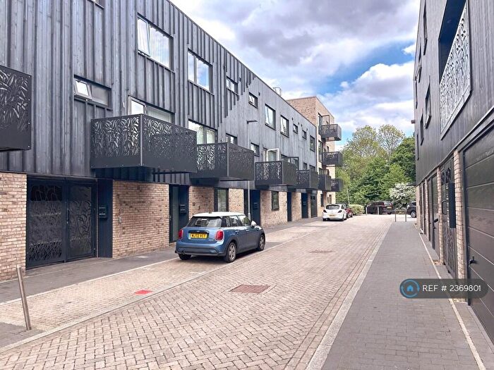 2 Bedroom Flat To Rent In Hartree Lane, Trumpington, Cambridge, CB2