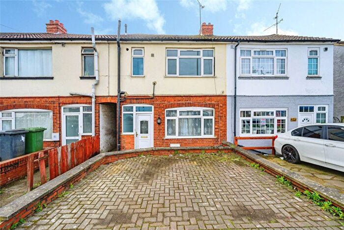 3 Bedroom Terraced House For Sale In Dunstable Road, Luton, Bedfordshire, LU4