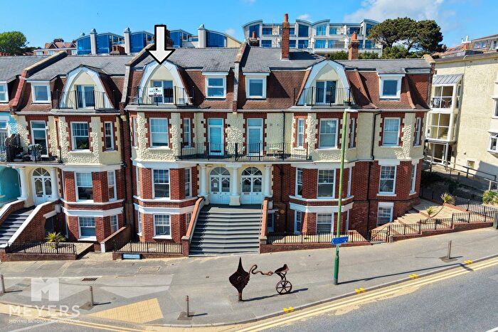 2 Bedroom Flat For Sale In Undercliff Road, Bournemouth, BH5