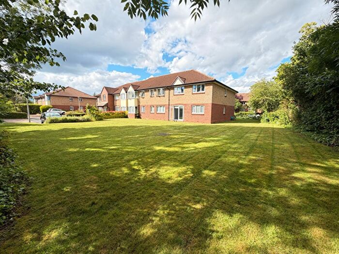 2 Bedroom Flat For Sale In Shepperton Court Drive, Shepperton, TW17