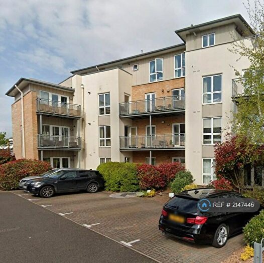 2 Bedroom Flat To Rent In Isis House, Chertsey, KT16
